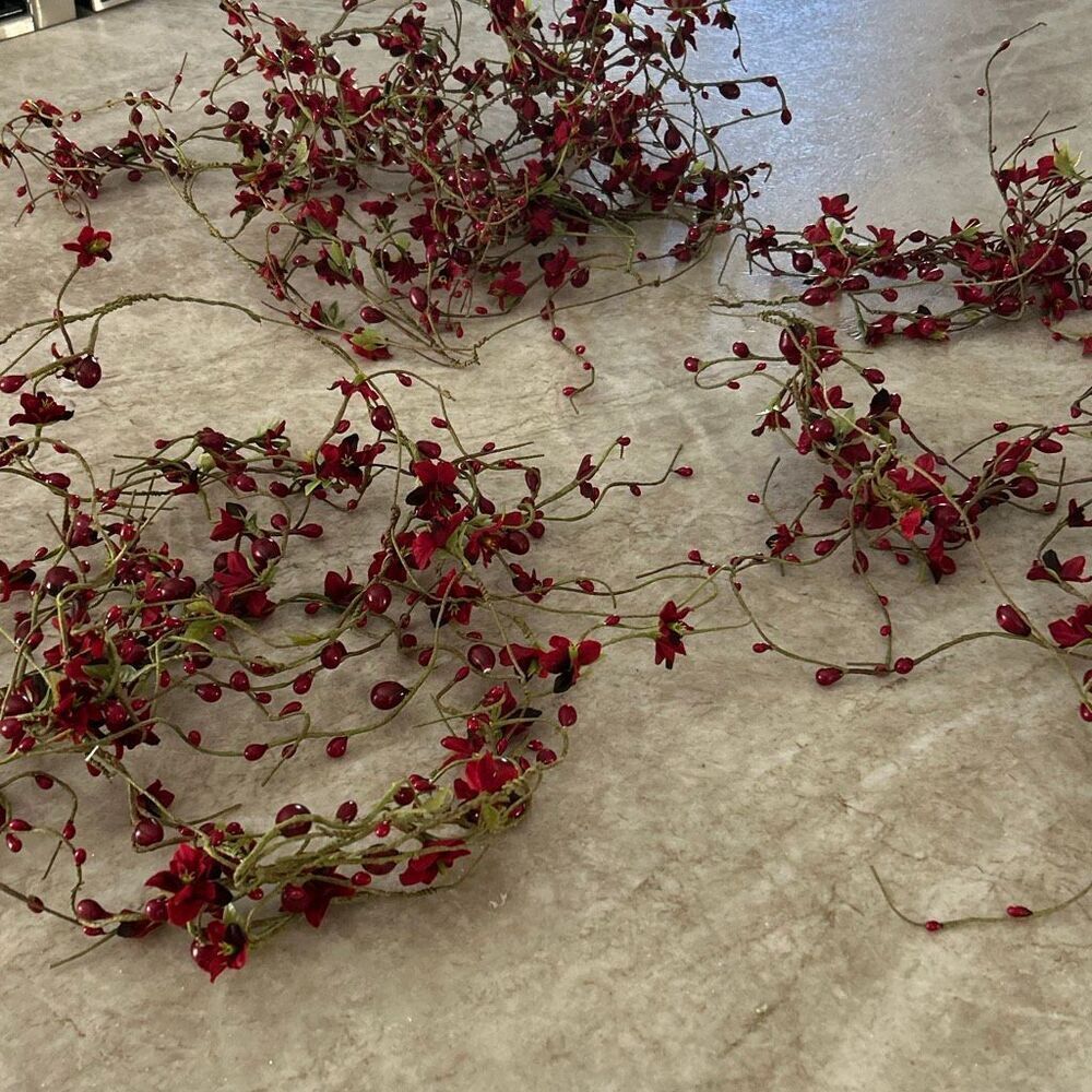 Berry 6’ Garlands Includes 3 Garlands